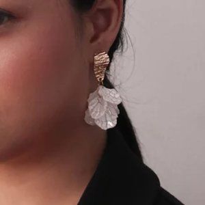 Le Printemps Flower Petal Drop Earrings